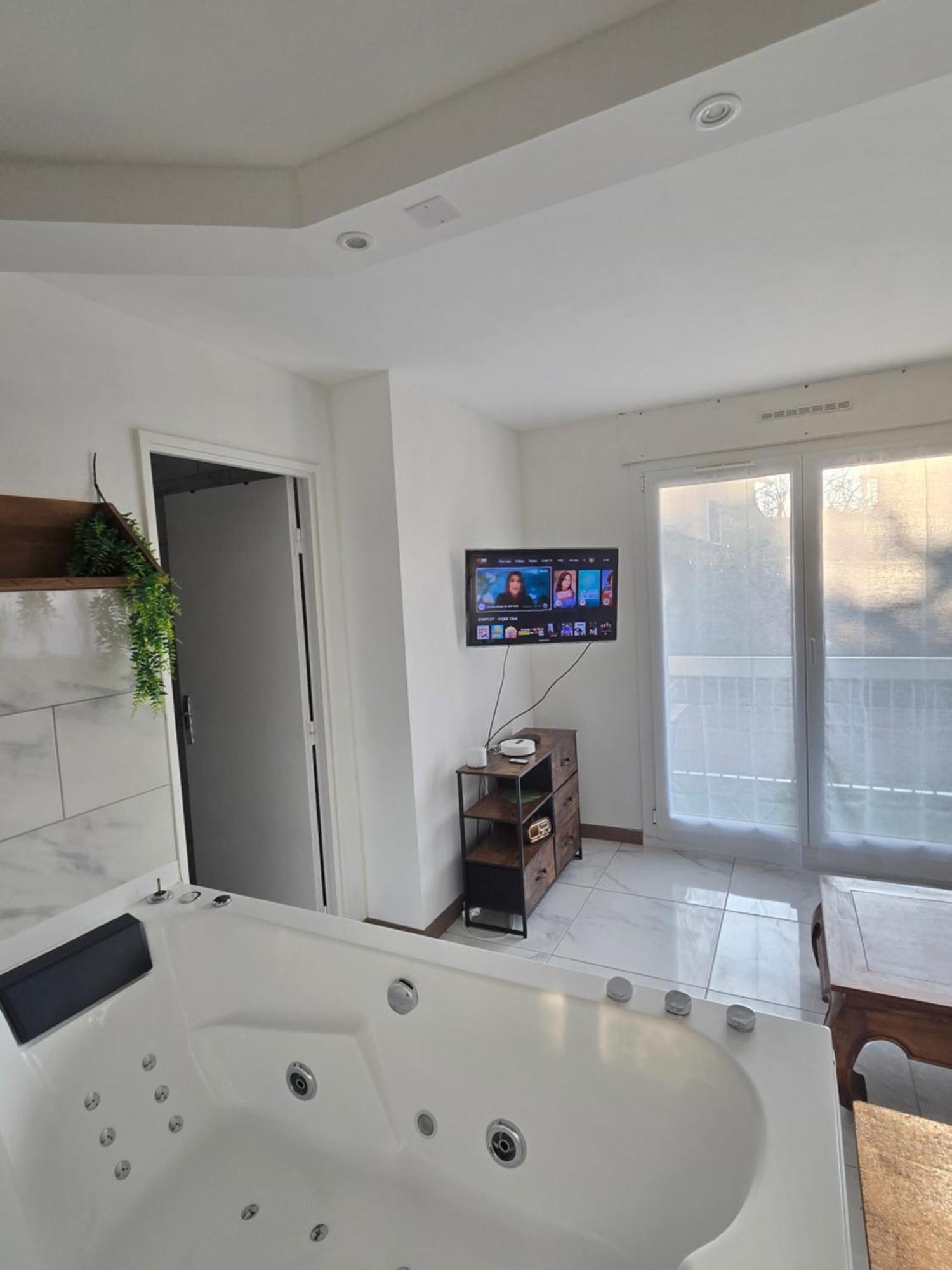 Apartment Exotic Balcon Wifi Netlfix Parking *